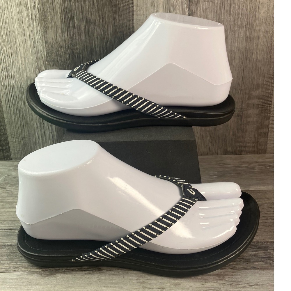 OluKai Ho'opio Womens 6 Navy Blue Pinstripe Flip Flop Sandals 20294-DEZP